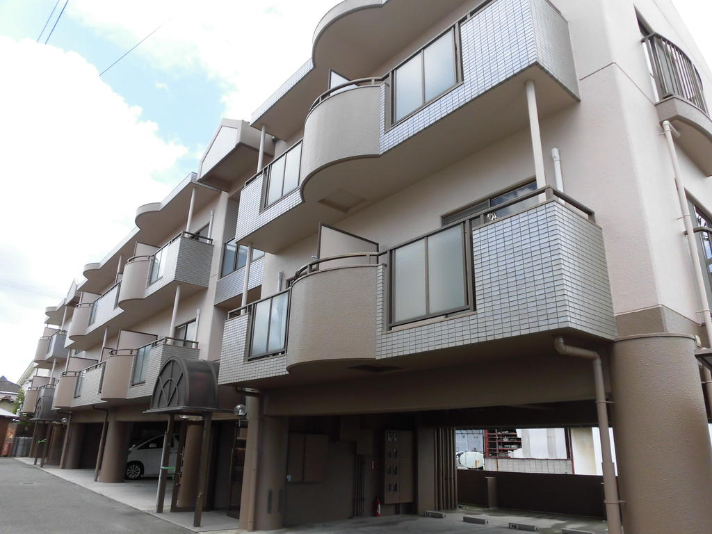 高砂市荒井町小松原のマンションの建物外観