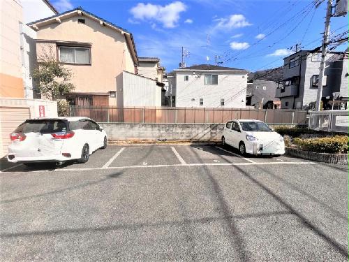駐車場　駐車場は別料金となります。
