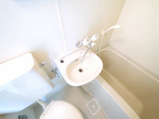 その他設備　お風呂には洗面台もついてます。