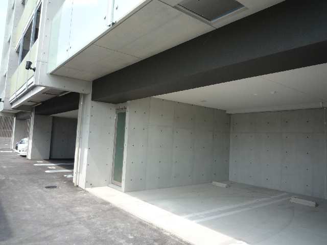 【ＳＫ’ＢＵＩＬＤＩＮＧ ８の駐車場】