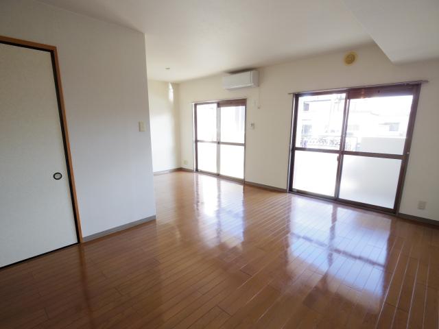 その他　こちらの居間で趣味の時間をお楽しみください