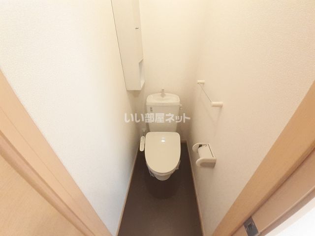 【名張市鴻之台１番町のアパートのトイレ】