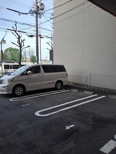 【グラシオッソＫの駐車場】