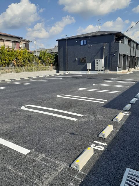 【館山市那古のアパートの駐車場】