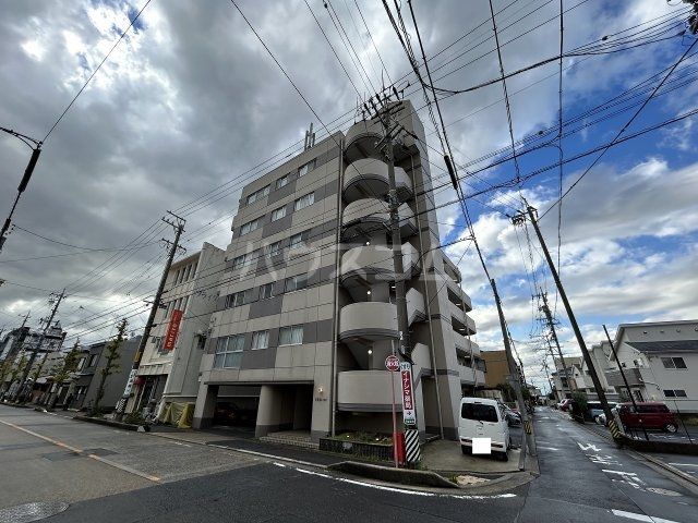 【岡崎市元能見町のマンションの建物外観】