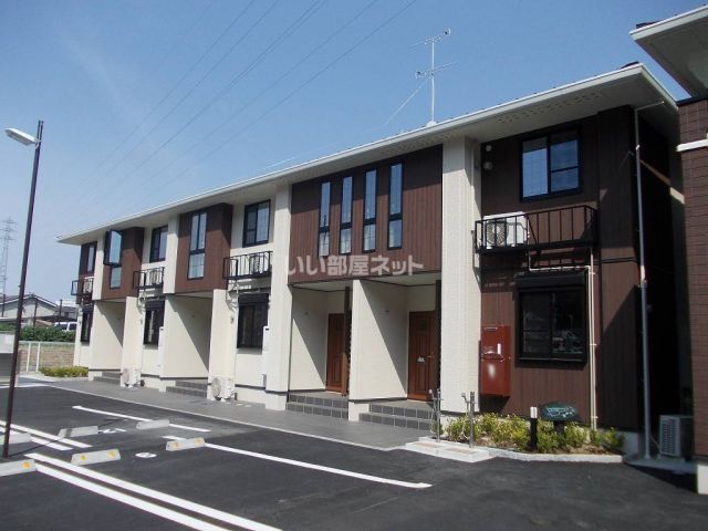 京都市山科区勧修寺御所内町のアパートの建物外観