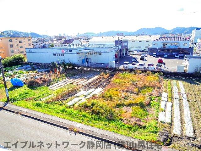 【静岡市葵区千代田のマンションの建物外観】