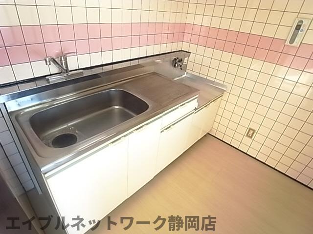 【静岡市葵区千代田のマンションのキッチン】