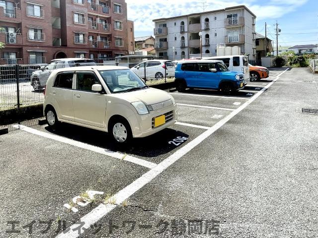 【静岡市葵区千代田のマンションの駐車場】