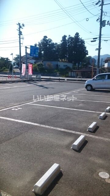 【相馬市粟津のアパートの駐車場】