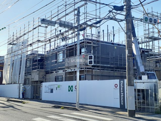 小田原市栢山のアパートの建物外観