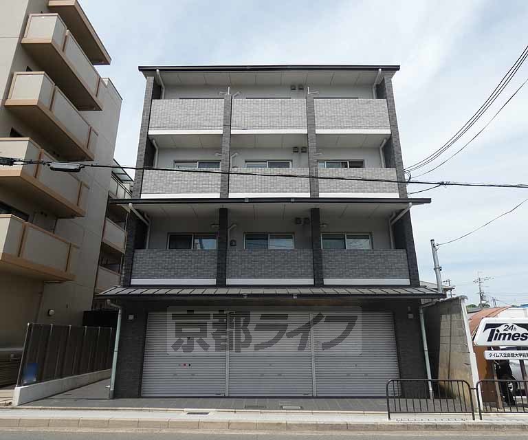 京都市北区平野上柳町のマンションの建物外観