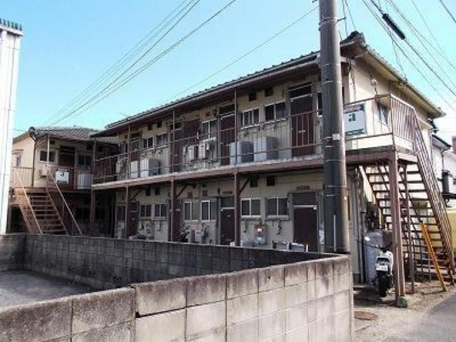 松山市久万ノ台のアパートの建物外観