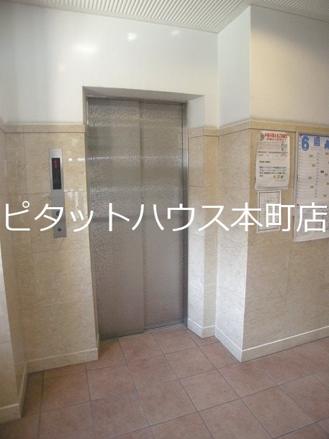 【大阪市中央区瓦屋町のマンションのロビー】