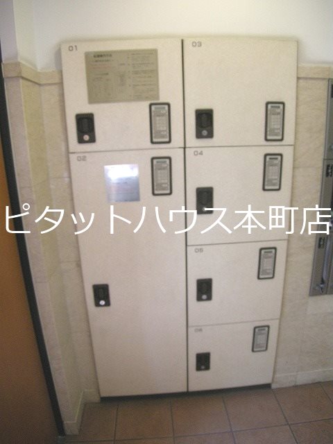 【大阪市中央区瓦屋町のマンションのエントランス】