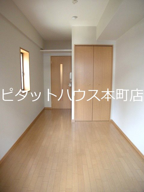 【大阪市中央区瓦屋町のマンションの居室・リビング】