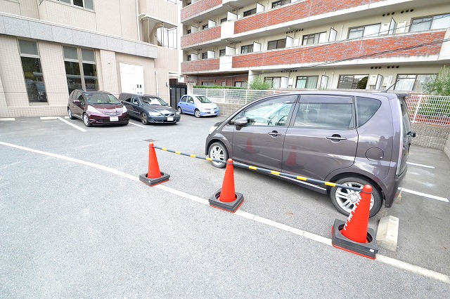 【広島市東区二葉の里のマンションの駐車場】