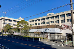 中学校　大森第十中学校（中学校）まで623m