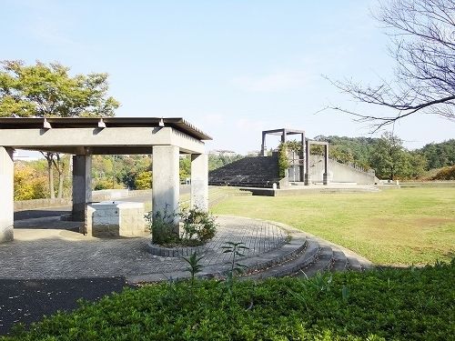 【エミネンス長池南２号棟の公園】