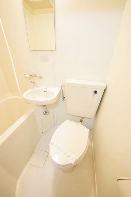 トイレ　☆お掃除の楽な３点ユニット☆