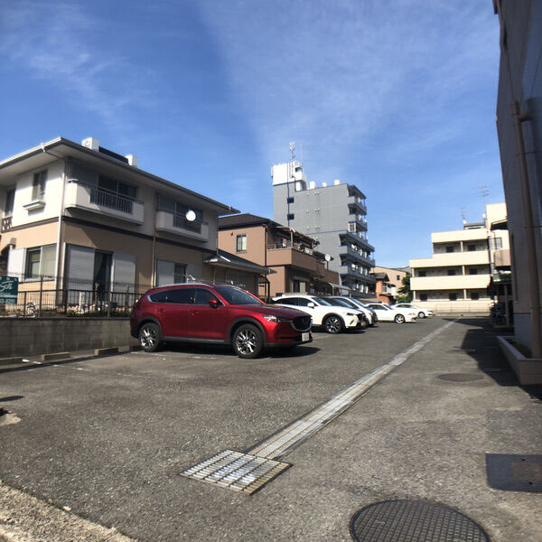 【ファミール元柴田東町の駐車場】