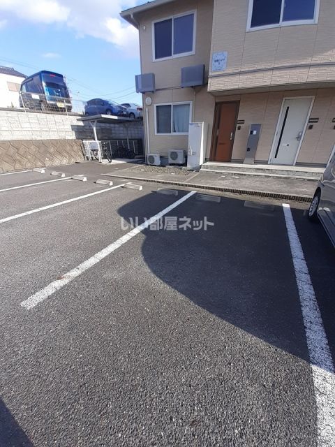 【郡山市富田町のアパートの駐車場】