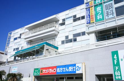 【藤沢市片瀬海岸のマンションのドラックストア】