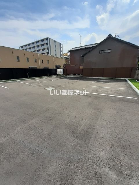 【名古屋市中村区亀島のマンションの駐車場】