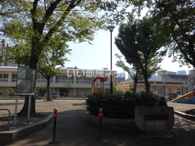 【名古屋市中村区亀島のマンションの公園】