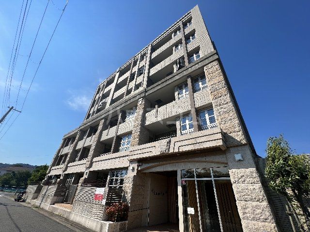 茨木市西豊川町のマンションの建物外観