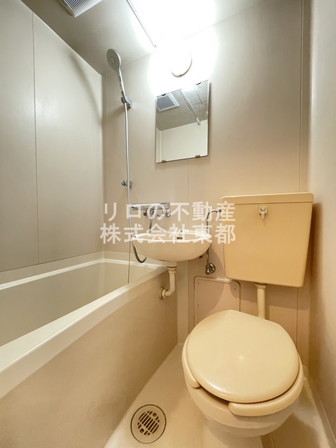 バス・シャワールーム　お掃除がしやすい３点ユニットバスです☆