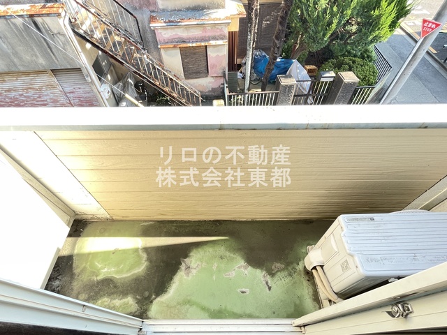 バルコニー　お天気のいい日は洗濯物も気持ちよく干せますね！