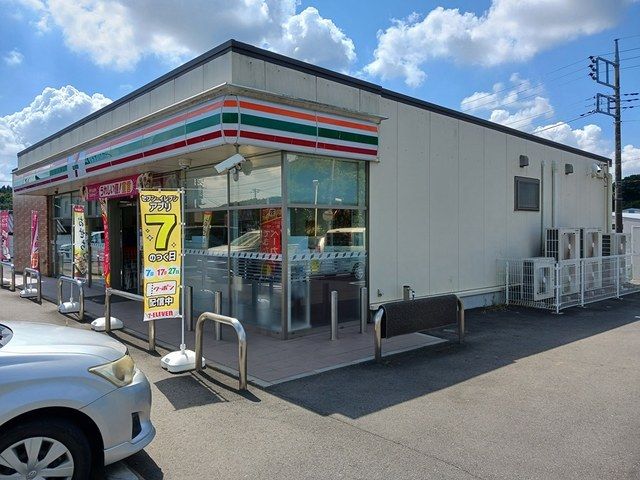 コンビニ　7－11（コンビニ）まで332m