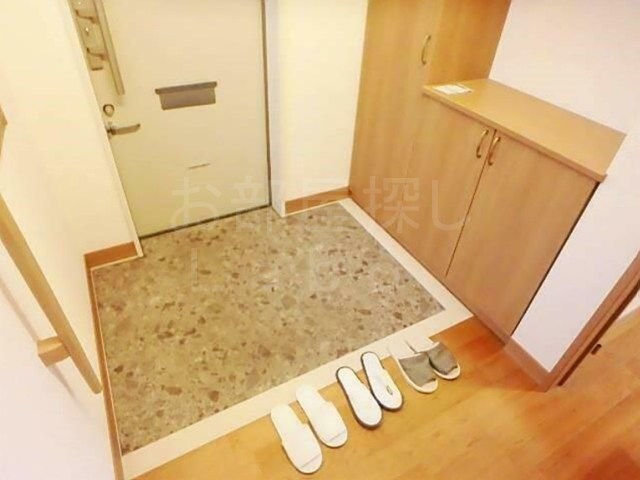 ＪＲ東海道本線 小田原駅 徒歩7分 3階建 築15年の玄関写真