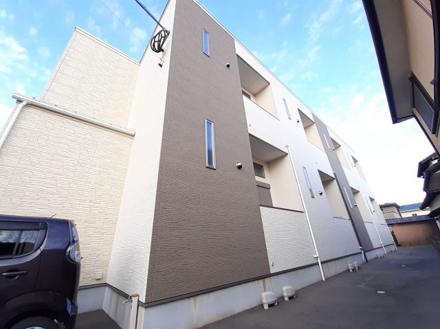 REALES小郡Plusの建物外観