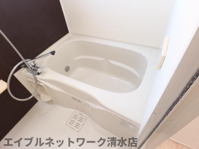 バス・シャワールーム　落ち着いた空間のお風呂です