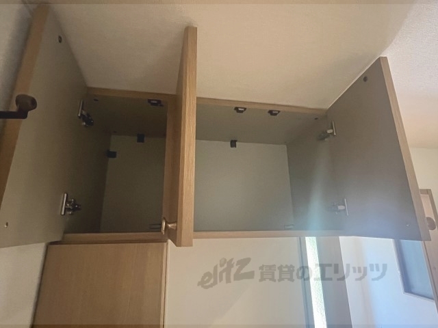 玄関　上部収納