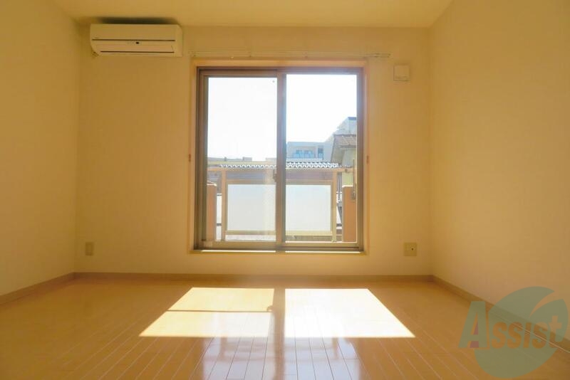 居室・リビング　８帖以上の広めの洋室になっています。