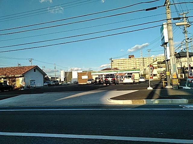 コンビニ　ファミリーマート豊橋佐藤一丁目店（コンビニ）まで718m