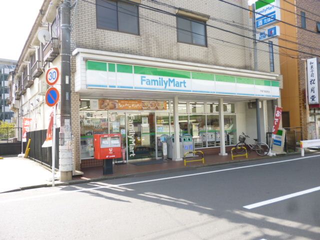 コンビニ　ファミリーマート（コンビニ）まで250m