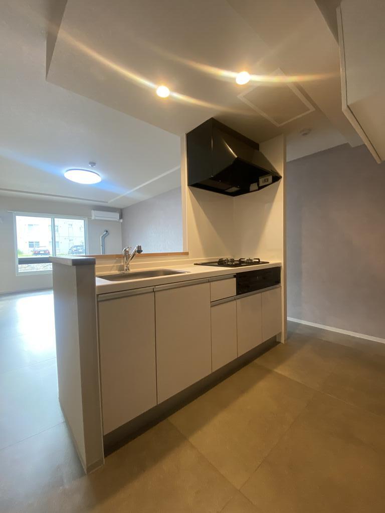 キッチン　人気の対面システムキッチンタイプです