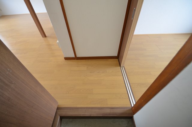 玄関　収納付玄関