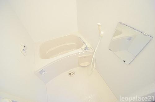 バス・シャワールーム　追い炊き機能付。