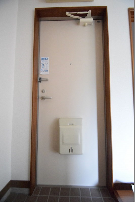 玄関　同物件の別部屋です