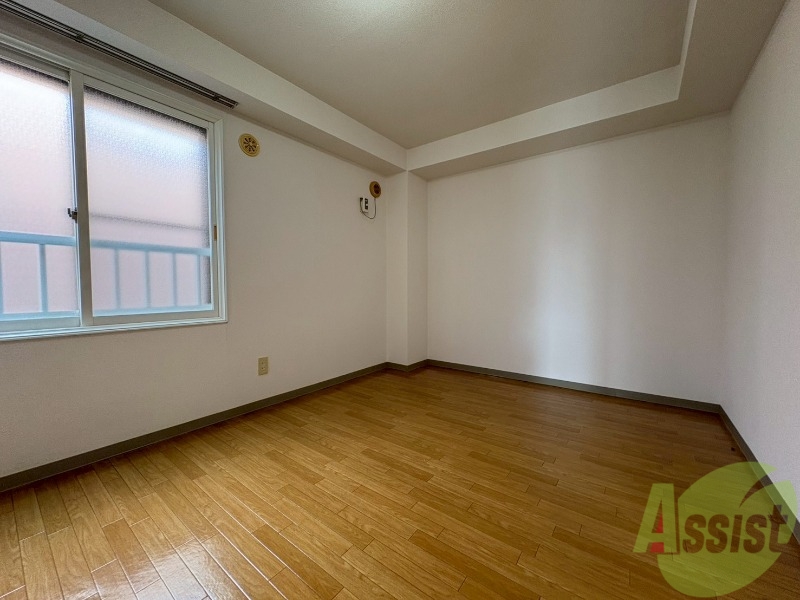 その他部屋・スペース　こちらのお部屋は光が差し込む、温かみのあるお部屋です。