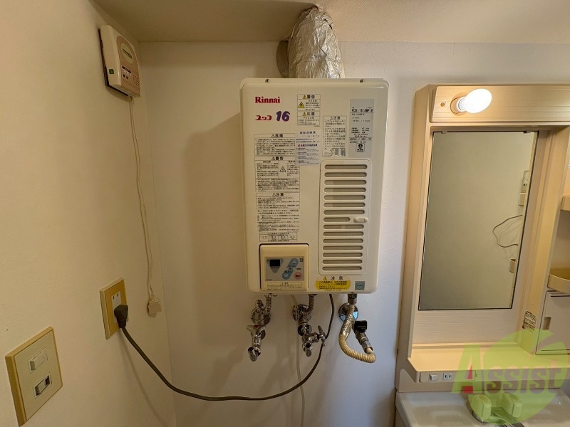 その他設備　給湯器です。操作しやすいパネルになってます。