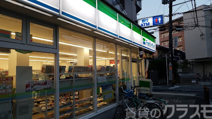 コンビニ　ファミリーマート 小浦下新庄店（コンビニ）まで400m