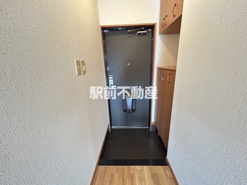 玄関　直接お部屋が見えませんよ♪