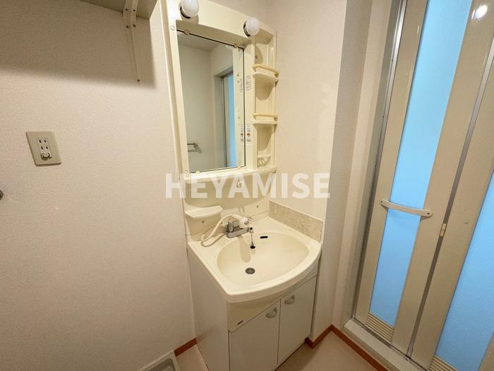 洗面設備　※同物件反転タイプの写真でございます※現況を優先します※