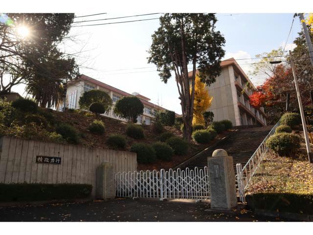 高校・高専　愛媛県立小松高校（高校・高専）まで530m